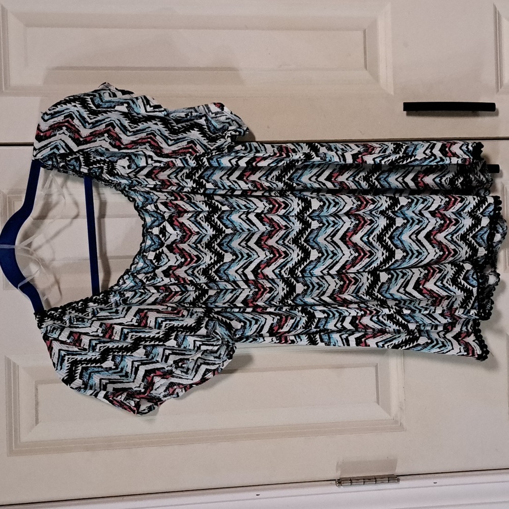 No Boundaries Multicolor Chevron Blouse - Picture 2 of 3